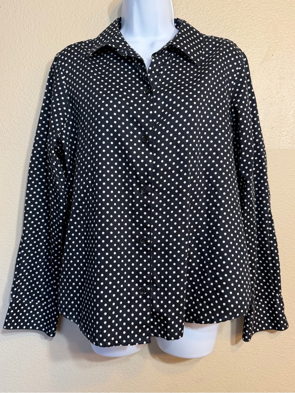 Foxcroft Wrinkle Free Black & White Polka Dot Button-Up Blouse 100% Cotton